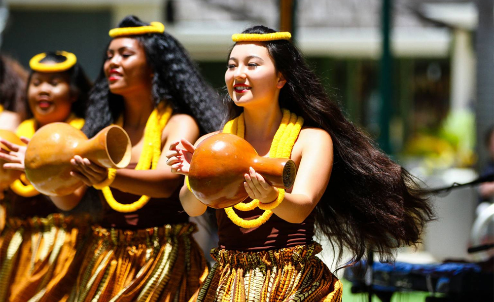 Hula Show w/Fire Knife Dancer